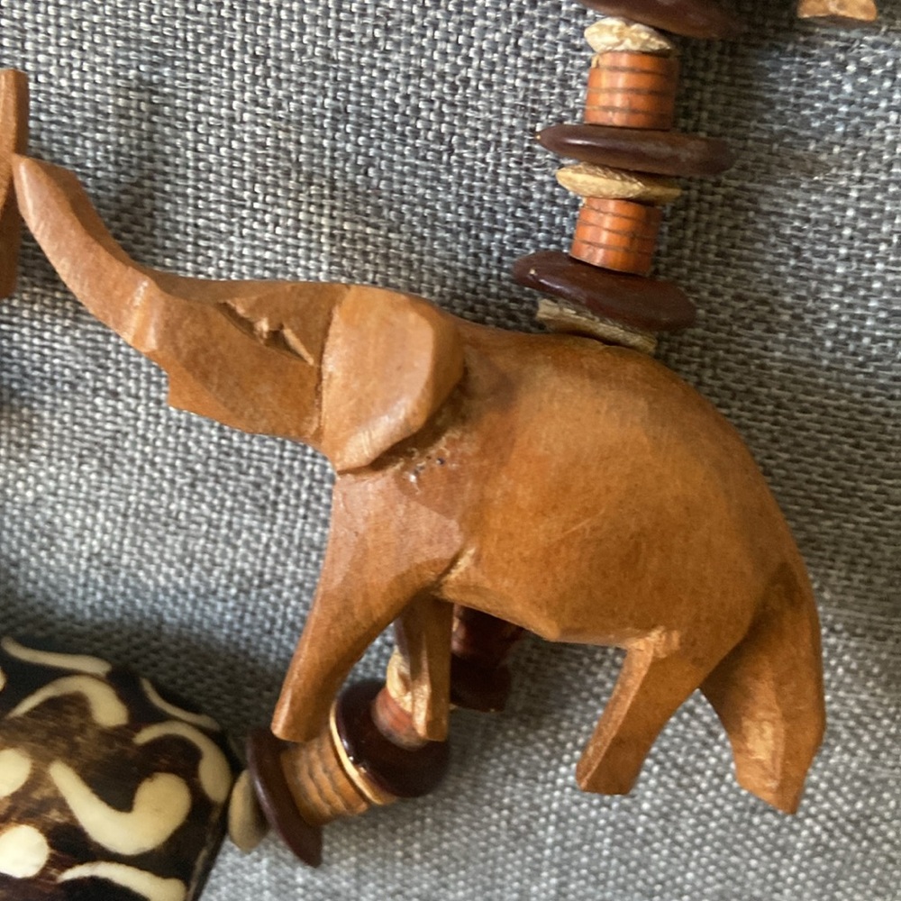 Vintage Hand Carved Bone & Wood Animals Safari Necklace - Picture 7 of 11